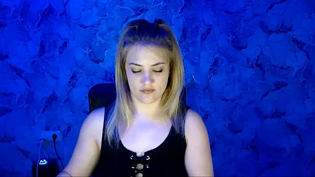 Snapshot of nika_gold1 chatting on May 15, 1:31 pm nika gold1 online show from May 15, 1:31 pm
