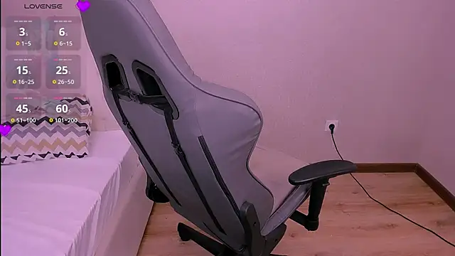 HinaJeen online show from October 6, 7:20 am