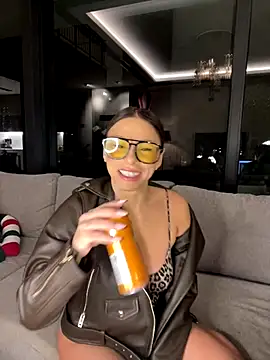 Snapshot of SexOnMyLvL chatting on November 4, 9:07 pm SexOnMyLvL online show from November 4, 9:07 pm