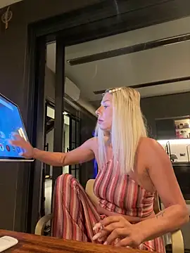 SexOnMyLvL online show from May 13, 9:55 pm