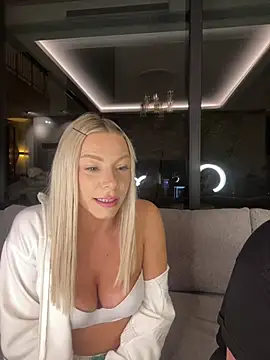 SexOnMyLvL online show from April 15, 8:20 pm