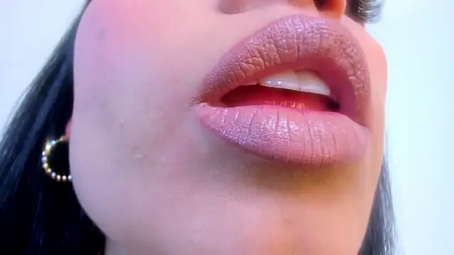 dominique21  online show from November 6, 4:16 am