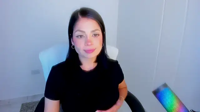 dominique21  online show from April 14, 3:44 am