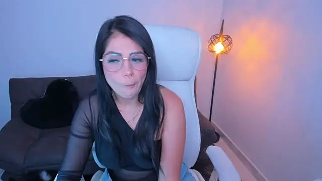 dominique21  online show from December 19, 8:13 am