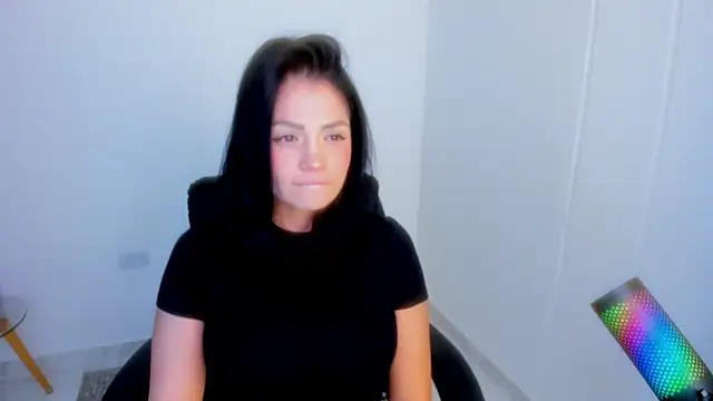 dominique21  online show from April 10, 12:39 am