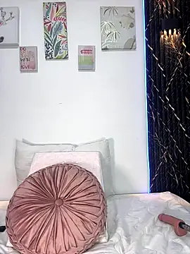 Snapshot of danisaenz_ chatting on October 2, 9:18 pm danisaenz online show from October 2, 9:18 pm