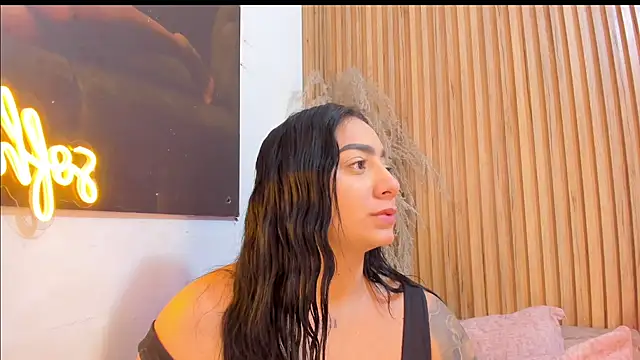 Snapshot of sofhiaa_adaams chatting on June 4, 11:20 pm sofhiaa adaams online show from June 4, 11:20 pm