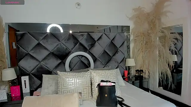 Snapshot of sofhiaa_adaams chatting on October 27, 10:44 pm sofhiaa adaams online show from October 27, 10:44 pm