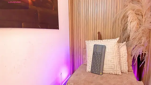 sofhiaa adaams online show from February 7, 10:40 pm