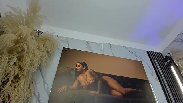 Snapshot of sofhiaa_adaams chatting on December 2, 10:11 pm sofhiaa adaams online show from December 2, 10:11 pm