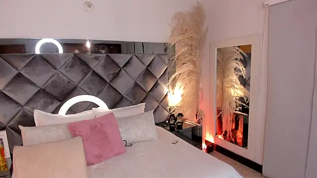 Snapshot of sofhiaa_adaams chatting on November 7, 10:46 pm sofhiaa adaams online show from November 7, 10:46 pm