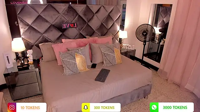 sofhiaa adaams online show from March 10, 10:55 pm