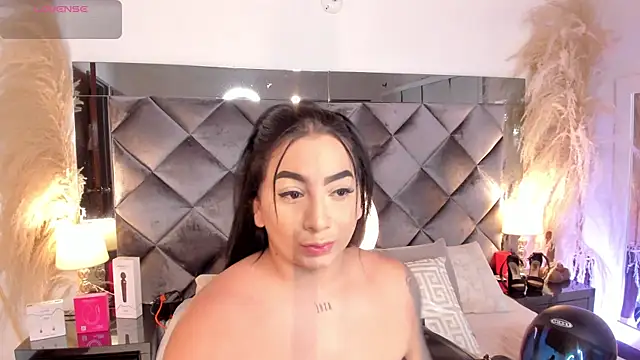 Snapshot of sofhiaa_adaams chatting on November 1, 11:09 pm sofhiaa adaams online show from November 1, 11:09 pm