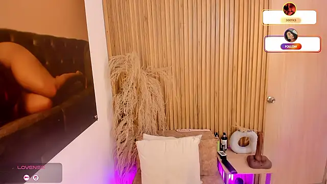 sofhiaa adaams online show from March 3, 10:39 pm