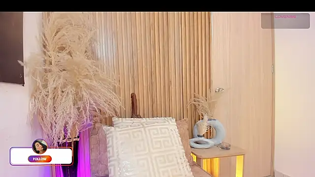 sofhiaa adaams online show from February 13, 10:43 pm