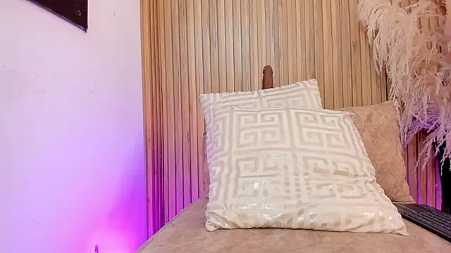 sofhiaa adaams online show from February 9, 11:03 pm