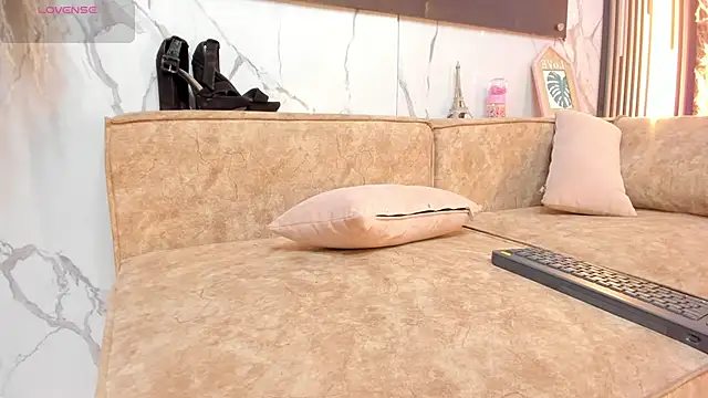 sofhiaa adaams online show from December 14, 3:28 pm