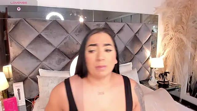 Snapshot of sofhiaa_adaams chatting on November 18, 9:29 pm sofhiaa adaams online show from November 18, 9:29 pm