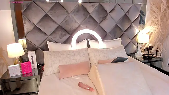 Snapshot of sofhiaa_adaams chatting on November 19, 10:21 pm sofhiaa adaams online show from November 19, 10:21 pm