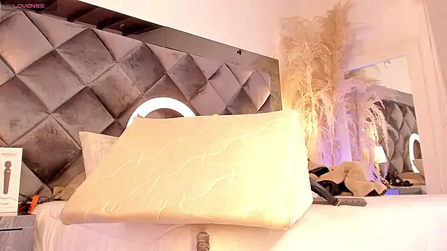 Snapshot of sofhiaa_adaams chatting on October 30, 11:12 pm sofhiaa adaams online show from October 30, 11:12 pm