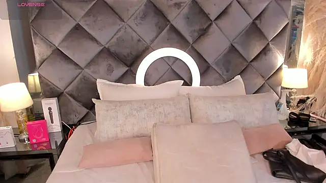 Snapshot of sofhiaa_adaams chatting on November 20, 10:31 pm sofhiaa adaams online show from November 20, 10:31 pm