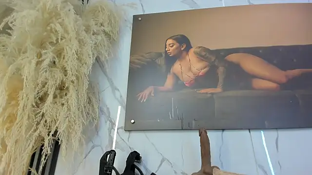 sofhiaa adaams online show from December 3, 9:14 pm