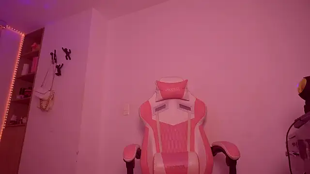 andreafernandz online show from March 1, 1:49 am