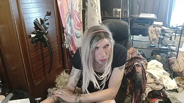 Snapshot of Ombeline1 chatting on May 28, 3:40 pm Ombeline1 online show from May 28, 3:40 pm