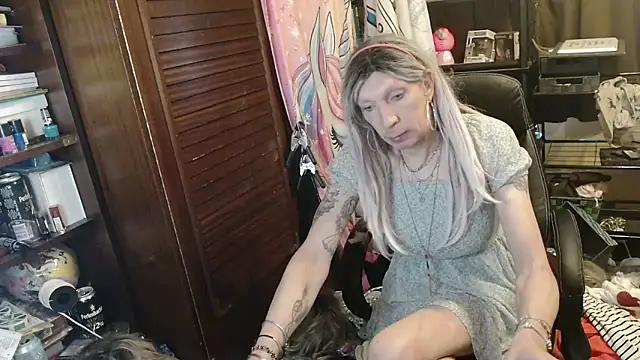 Ombeline1 online show from April 13, 5:44 am