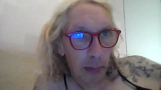Snapshot of Ombeline1 chatting on July 12, 10:21 pm Ombeline1 online show from July 12, 10:21 pm