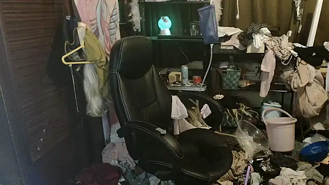 Ombeline1 online show from December 17, 7:08 pm