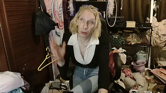 Ombeline1 online show from November 17, 5:17 pm