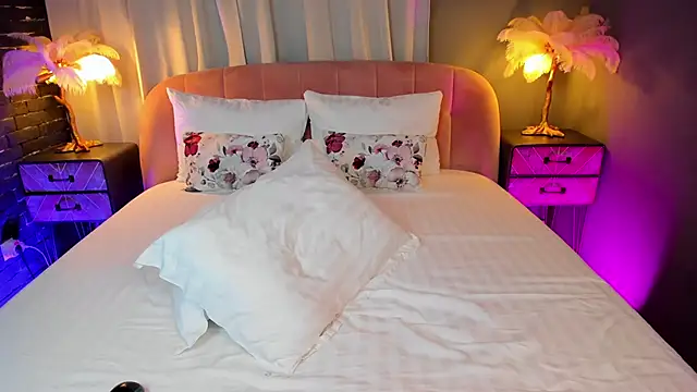 AmedeeaBanks online show from November 17, 8:57 pm