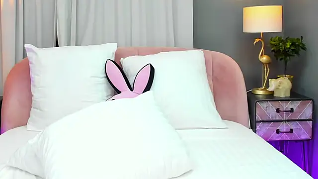 AmedeeaBanks online show from February 16, 11:39 pm
