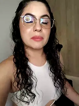 Lia Hurley online show from May 2, 8:25 pm