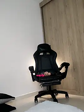 Lia Hurley online show from March 13, 4:45 pm