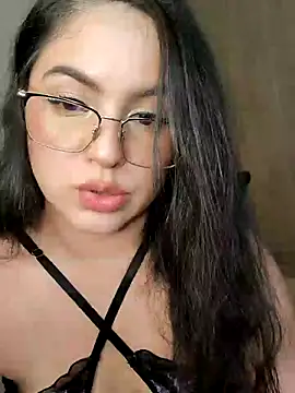 Lia Hurley online show from May 25, 6:17 pm