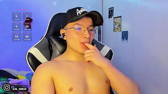 AustinSummerr online show from January 3, 3:44 pm