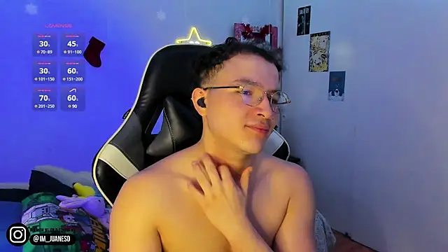 AustinSummerr online show from January 3, 12:40 pm