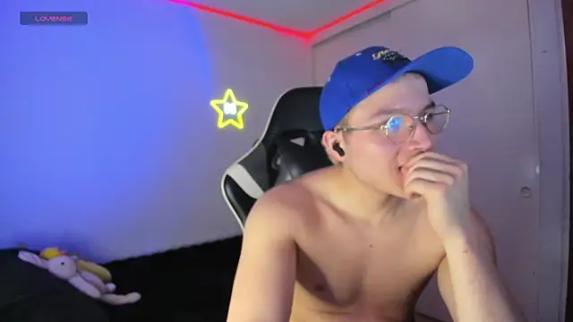 AustinSummerr online show from March 11, 4:40 pm