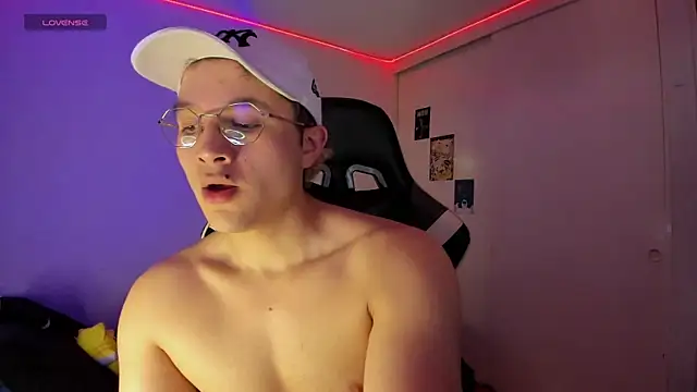 AustinSummerr online show from March 18, 3:01 pm