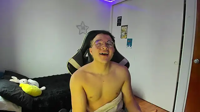 AustinSummerr online show from March 4, 1:17 pm
