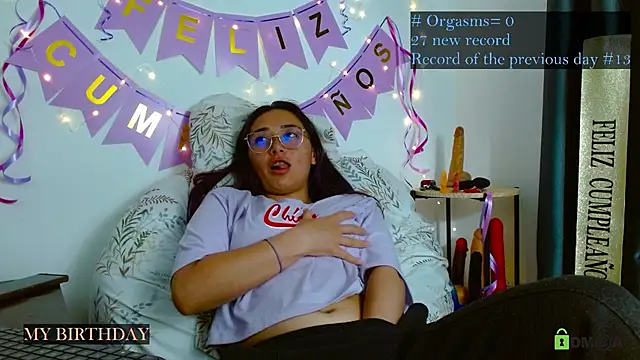 Hot Candy  online show from November 29, 11:16 pm