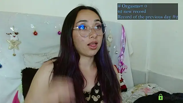 Snapshot of Hot_Candy_ chatting on December 19, 2:59 am Hot Candy online show from December 19, 2:59 am