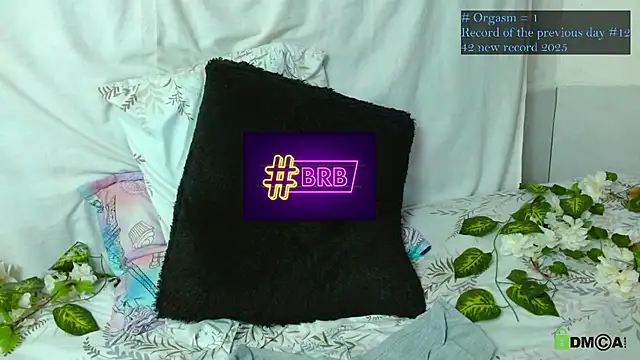 Snapshot of Hot_Candy_ chatting on February 3, 6:22 am Hot Candy online show from February 3, 6:22 am