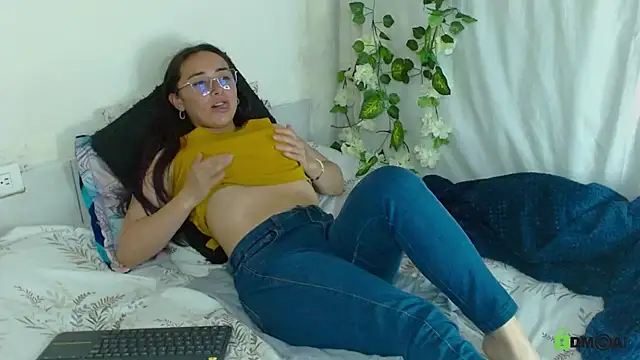 Hot Candy  online show from April 5, 1:12 am