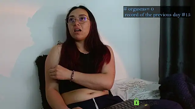 Snapshot of Hot_Candy_ chatting on October 13, 3:30 am Hot Candy online show from October 13, 3:30 am