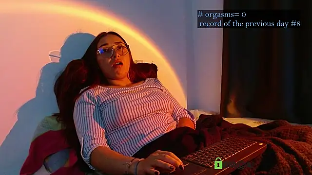 Snapshot of Hot_Candy_ chatting on October 20, 4:14 am Hot Candy online show from October 20, 4:14 am