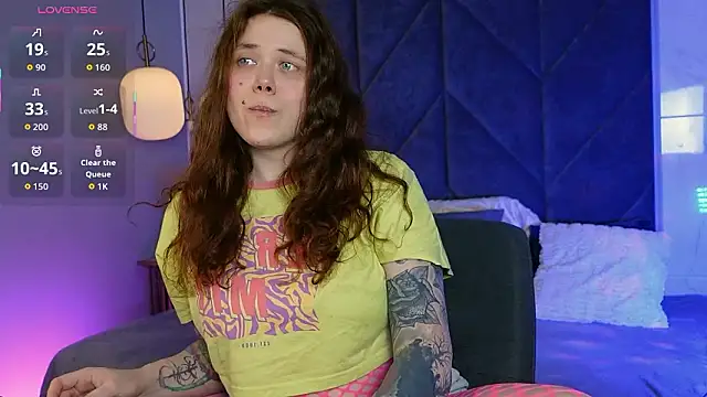 Snapshot of SophiePure chatting on February 9, 8:18 pm SophiePure online show from February 9, 8:18 pm