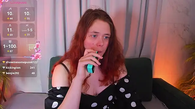Snapshot of SophiePure chatting on March 20, 2:51 am SophiePure online show from March 20, 2:51 am
